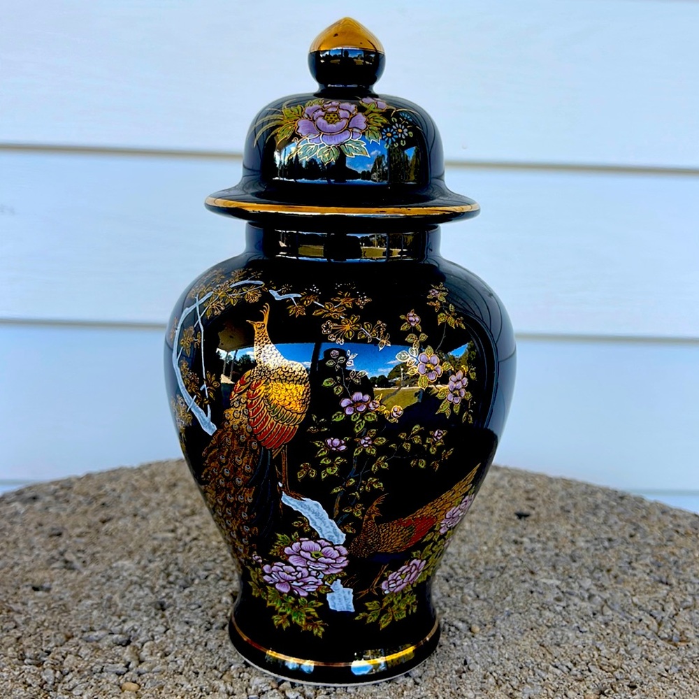 🌻 Beautiful vintage ginger jar